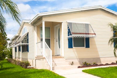 A mobile home in a tropical environment